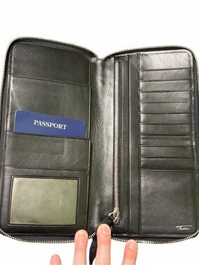 TUMI Black Leather Zip Around Travel Wallet Organizer Passport Holder